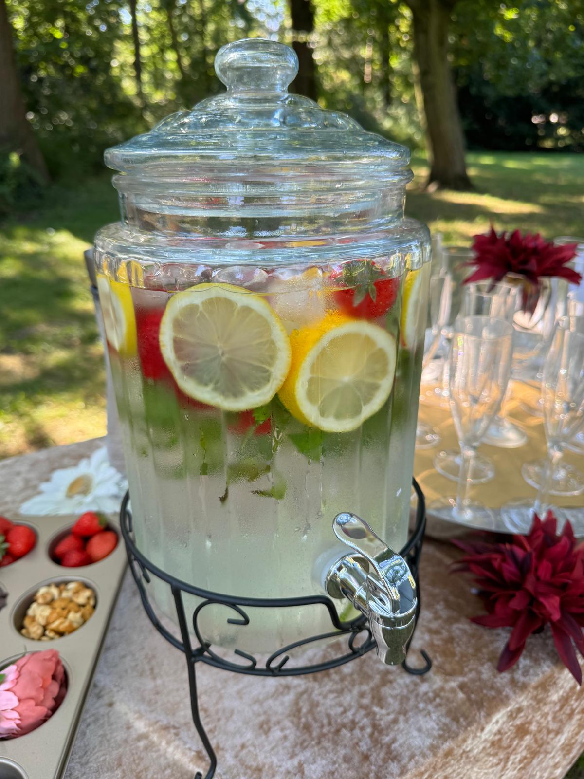 Wasserspender mit Zitrusfrüchten FOOD & DRNKS